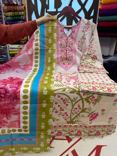 পাকিস্তানি কারিজমা ইনস্পায়ার্ড কালেকশন